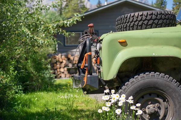 Mountain Lifestyle Rugged Truck Parked Wildflowers Foreground — Stock Photo, Image