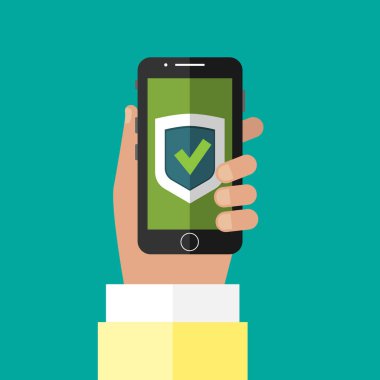 Telefon ile güvenli veri koruma tutan adam.