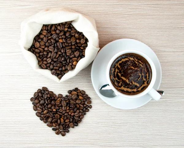 Filiżankę Kawy Kawa Fasoli Serce Gorące Oraz Pyszne Kawy — Zdjęcie stockowe