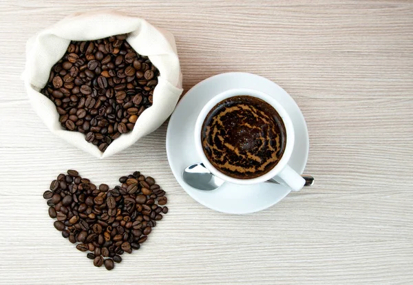 Filiżankę Kawy Kawa Fasoli Serce Gorące Oraz Pyszne Kawy — Zdjęcie stockowe