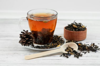 Scatered çay çay yaprakları. 