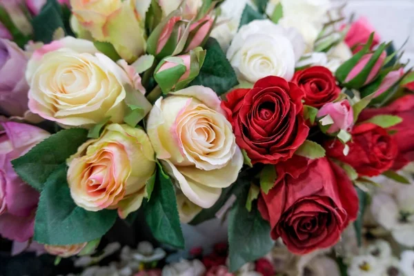 Штучна Квіткова Композиція Квітковому Магазині Квіткова Тема Виготовлення Букетів — стокове фото