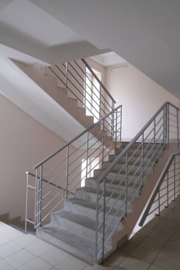 Konut kompleksinde ön merdiven.. 