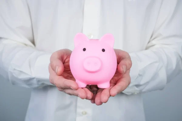 Rosa Spargris Manshänder Begreppet Sparande Och Tjäna Pengar Investeringar — Stockfoto