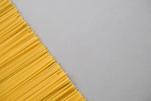Spaghetti Auf Dem Grauen Hintergrund — Stockfoto