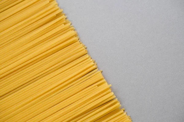 Spaghetti Auf Dem Grauen Hintergrund — Stockfoto