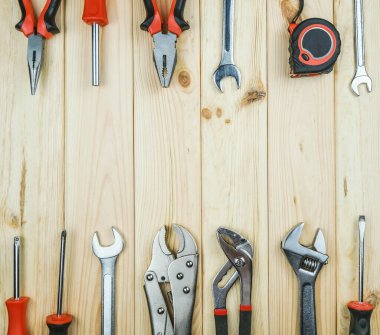 Ahşap dokudaki araçlar, üst görünüm, boşluk kopyala