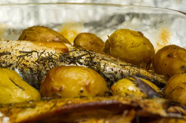 mackerel with potatoes and tarragon baked in the oven