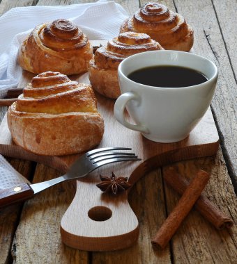 Kahvaltı, elmalı turta.