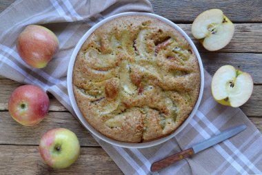 elmalı turta ve elma.