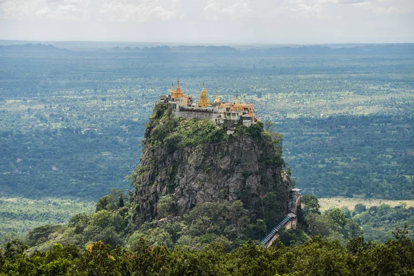 Mt.Popa gizem eski volkan toplayan yer Myanmar.
