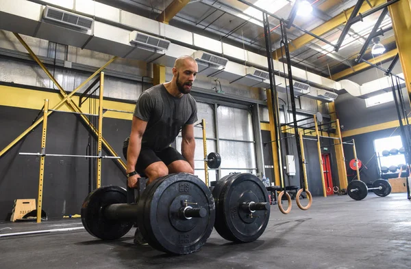 Strong crossfit athletic lifting heavy weights in gym box — Stock Photo, Image