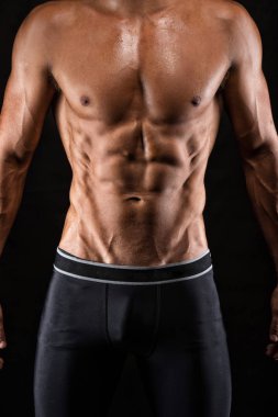 ter ve yağ ile ABS gösterilen adam uygun