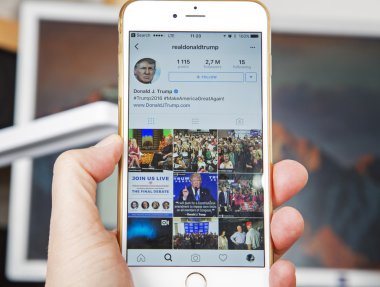 Wroclaw 'da. POLAND- 20 Ekim 2016: Donald Trumps Instagram hesabı Iphone 6 +,