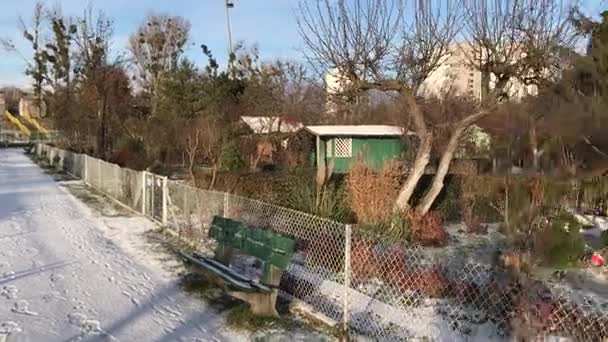 Schrebergärten im schneereichen Winter — Stockvideo