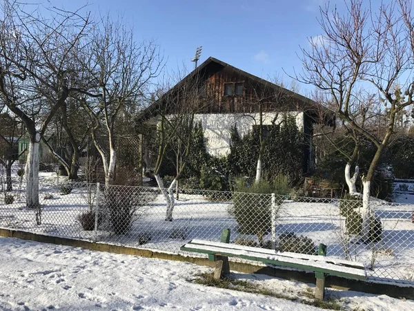 Schrebergärten im schneereichen Winter — Stockfoto