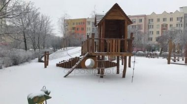 Çocuklar oyun üzerinde net tarama yapılar kümesi