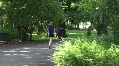 genç kadın koşucu