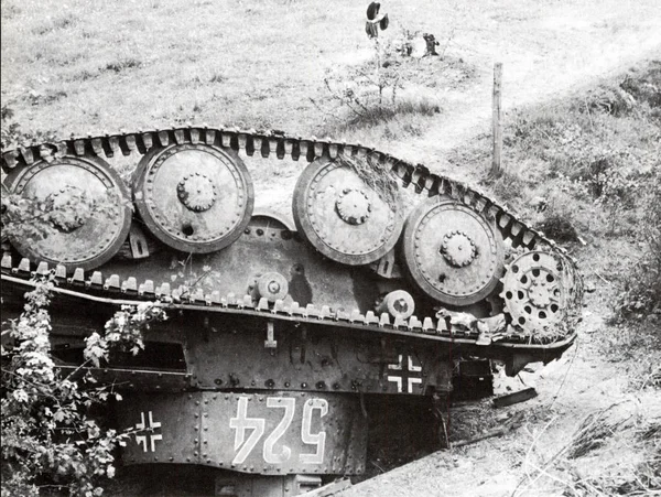 Przewrócone niemiecki czołg podczas drugiej wojny światowej — Zdjęcie stockowe