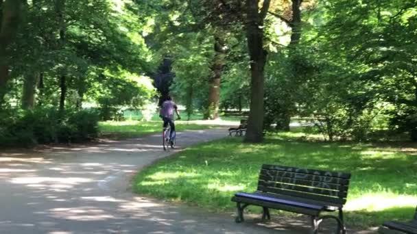 temps de loisirs dans le parc public en Pologne dans la ville de Wroclaw 