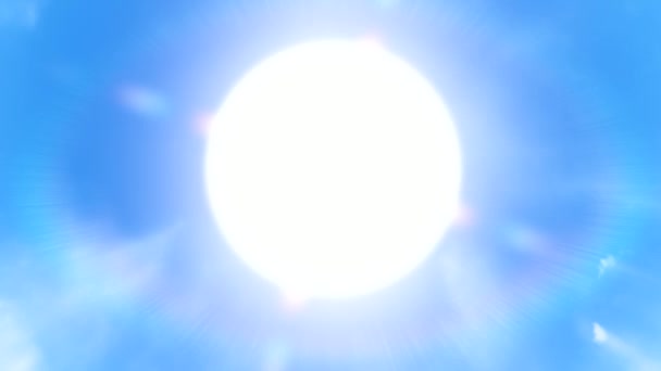 Giorno di cielo blu con sole lucente che splende attraverso — Video Stock