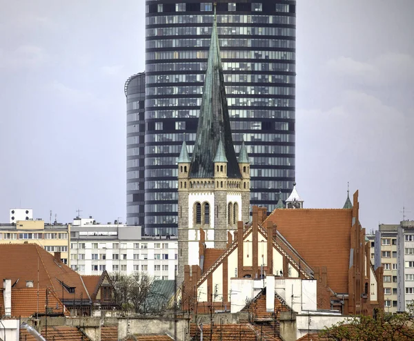 SkyTower-en yüksek bina Wroclaw, Polonya — Stok fotoğraf