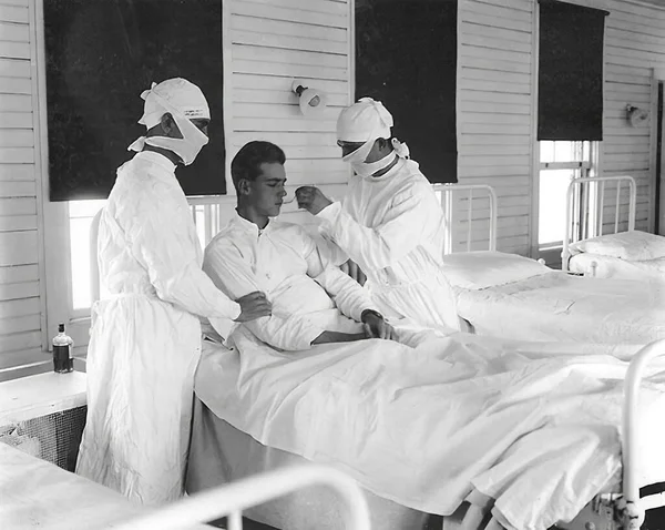 1918-1919. eine Epidemie der "Spanischen Grippe" breitete sich auf der ganzen Welt aus — Stockfoto