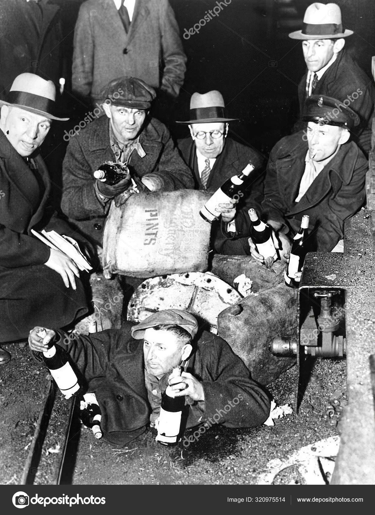 гангстеры сухого закона. сухой закон в сша 1920-1930 годы. гангстеры бутлегеры. сухой закон в сша 1920-1930 годы. времена сухого закона.