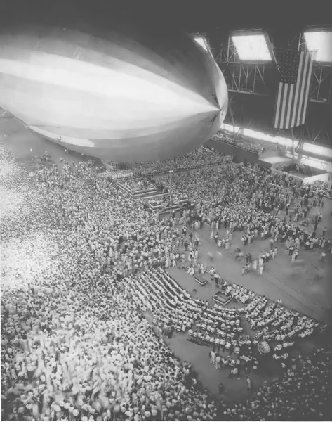 Altes Foto zeigt Graf-Zeppelin - Hindenburg — Stockfoto