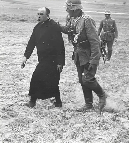 Polonyalı rahibi kurşuna dizen adam. -1939 — Stok fotoğraf