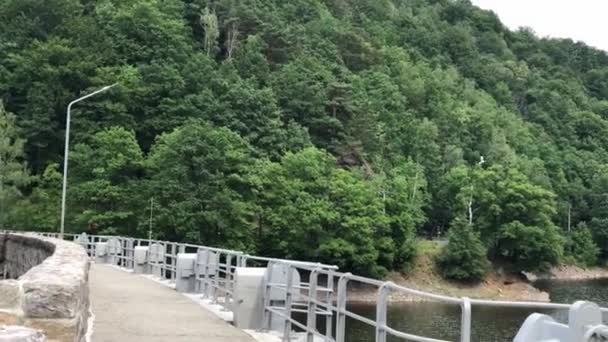 Historiska tyska Dam på sjön Bystryckie i södra västra Polen — Stockvideo