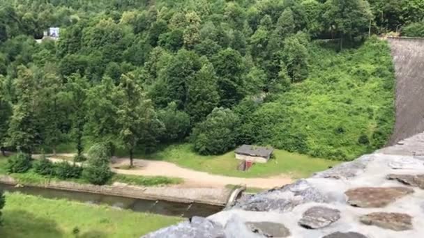 Історичний німецький гребля на озера Bystryckie в Південній Західної Польщі — стокове відео