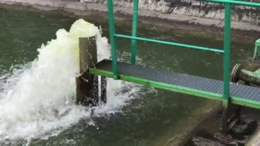 Su pompası borusundan su akışı tedavi sistemi