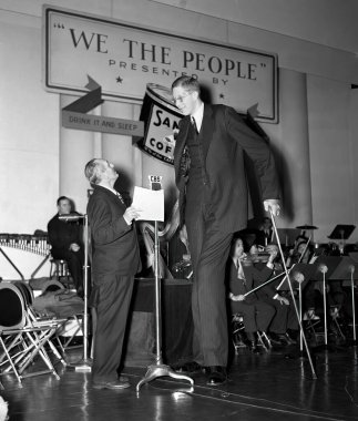 22 Şubat 1918 'de Robert Wadlow Alton (ABD)' de doğdu. Bebek ortalama büyüklükteydi ve gelecekte onun dünyanın en uzun adamı olacağına dair bir belirti yoktu. 22 yaşında 272 cm 'lik muazzam bir yüksekliğe ulaştı..  