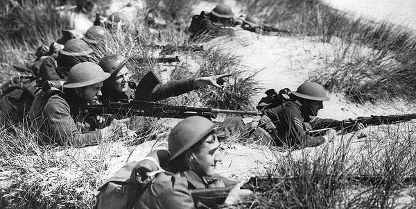 Tropas Escocesas Segunda Guerra Mundial Exercício Defesa Praia Inglaterra — Fotografia de Stock