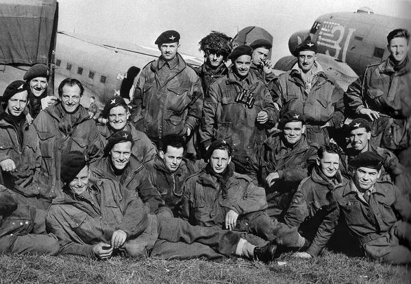 第二次世界大戦中のスコットランド軍 アーネムに向けて出発する前に — ストック写真
