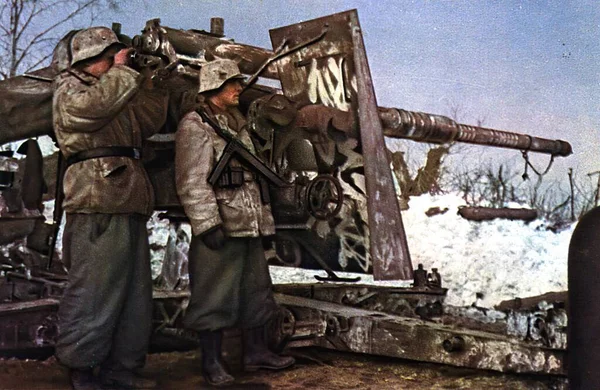 Soldats nazis allemands pendant la Seconde Guerre mondiale en photographie historique — Photo