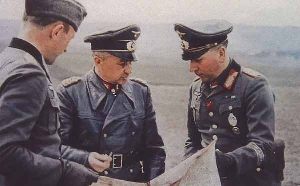 Soldats nazis allemands pendant la Seconde Guerre mondiale en photographie historique — Photo