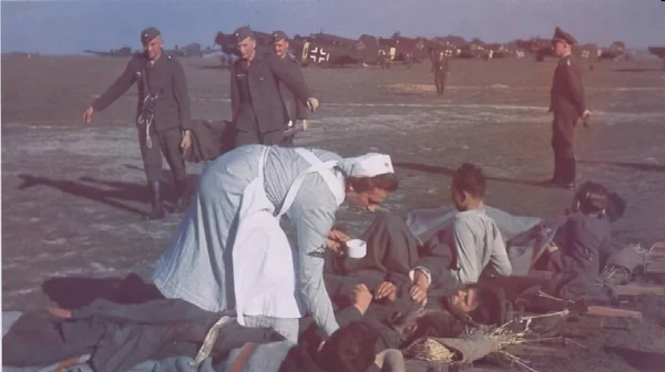 Soldats nazis allemands pendant la Seconde Guerre mondiale en photographie historique — Photo