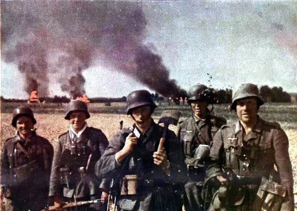 Soldados nazistas alemães na Segunda Guerra Mundial em fotografia histórica — Fotografia de Stock