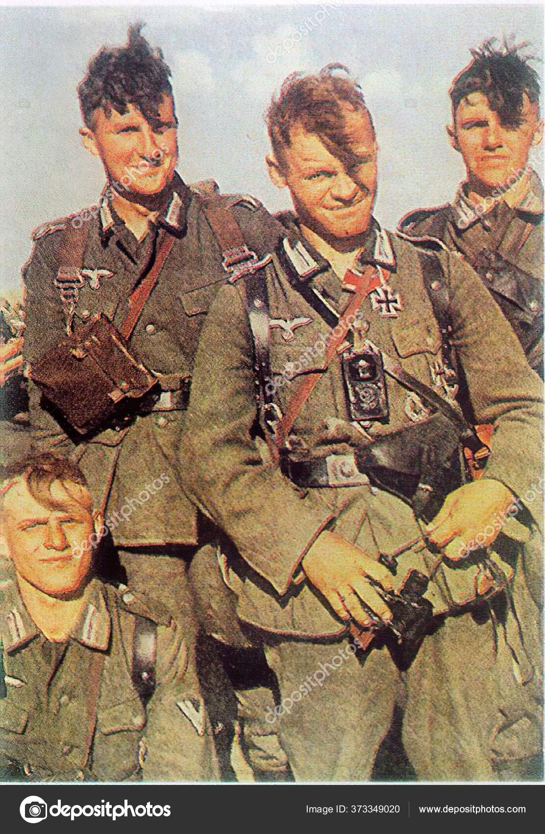 2 차 세계 대전 당시 나치 독일 군인들의 역사적 인 사진 — 스톡 에디토리얼 사진 © DarioStudios #373349020