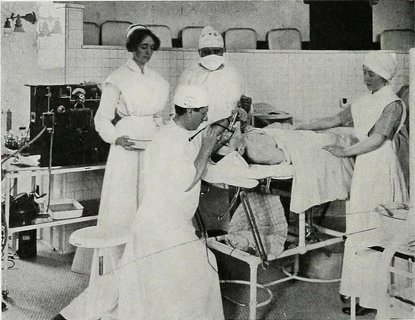 1918-1919. Epidemia "hiszpańskiej grypy" rozprzestrzeniła się na całym świecie. — Zdjęcie stockowe