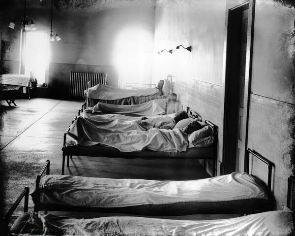 1918-1919. An epidemic of "Spanish Flu" spread around the world