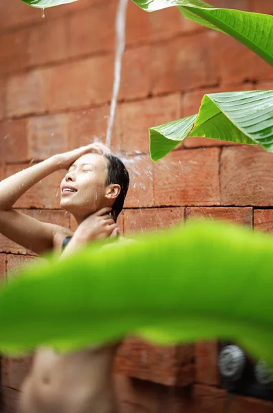Woman taking outdoor shower — Stock Photo, Image