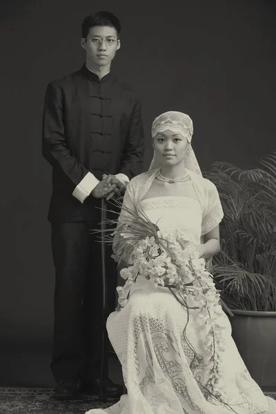Portret van de bruid en bruidegom — Stockfoto