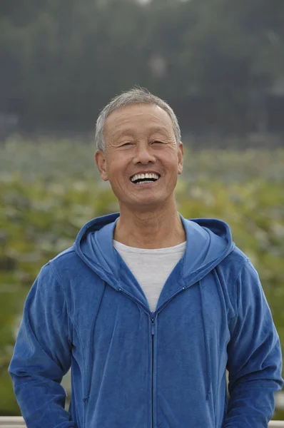 Portret van een oude man — Stockfoto