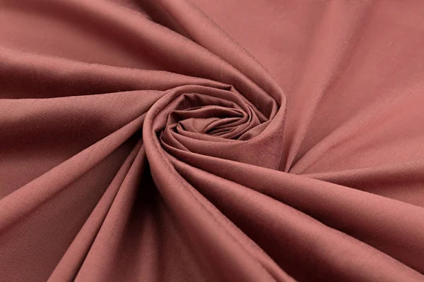 Коричневий фон розкішна тканина або хвилясті складки гранжевої шовкової текстури атласний оксамит — стокове фото