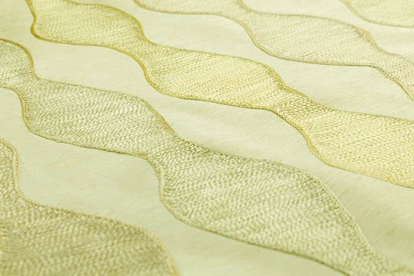 Жовтий фон розкішна тканина або хвилясті складки гранжевої шовкової текстури атласний оксамит — стокове фото