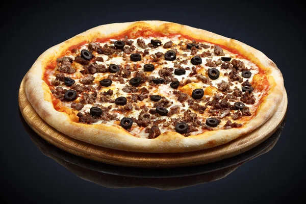 Pizza alla bolognese con carne — Foto Stock