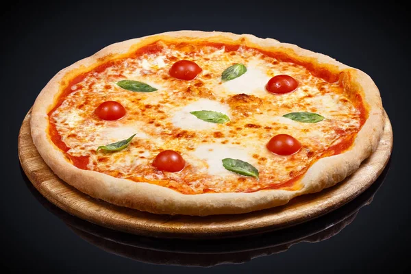 Пицца Донна Маргарита — стоковое фото